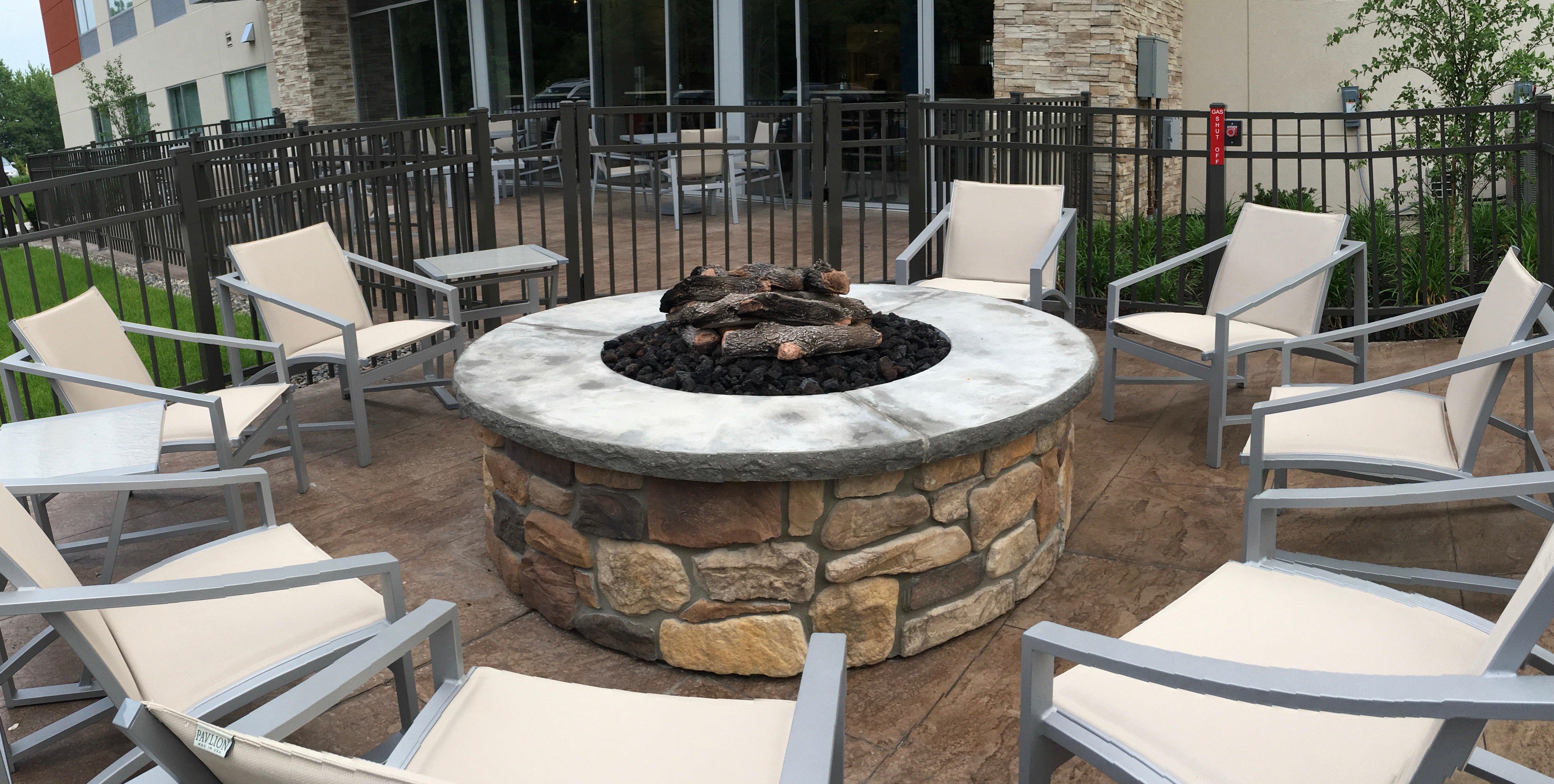 Holiday Inn Express & Suites Oswego By Ihg Exterior foto